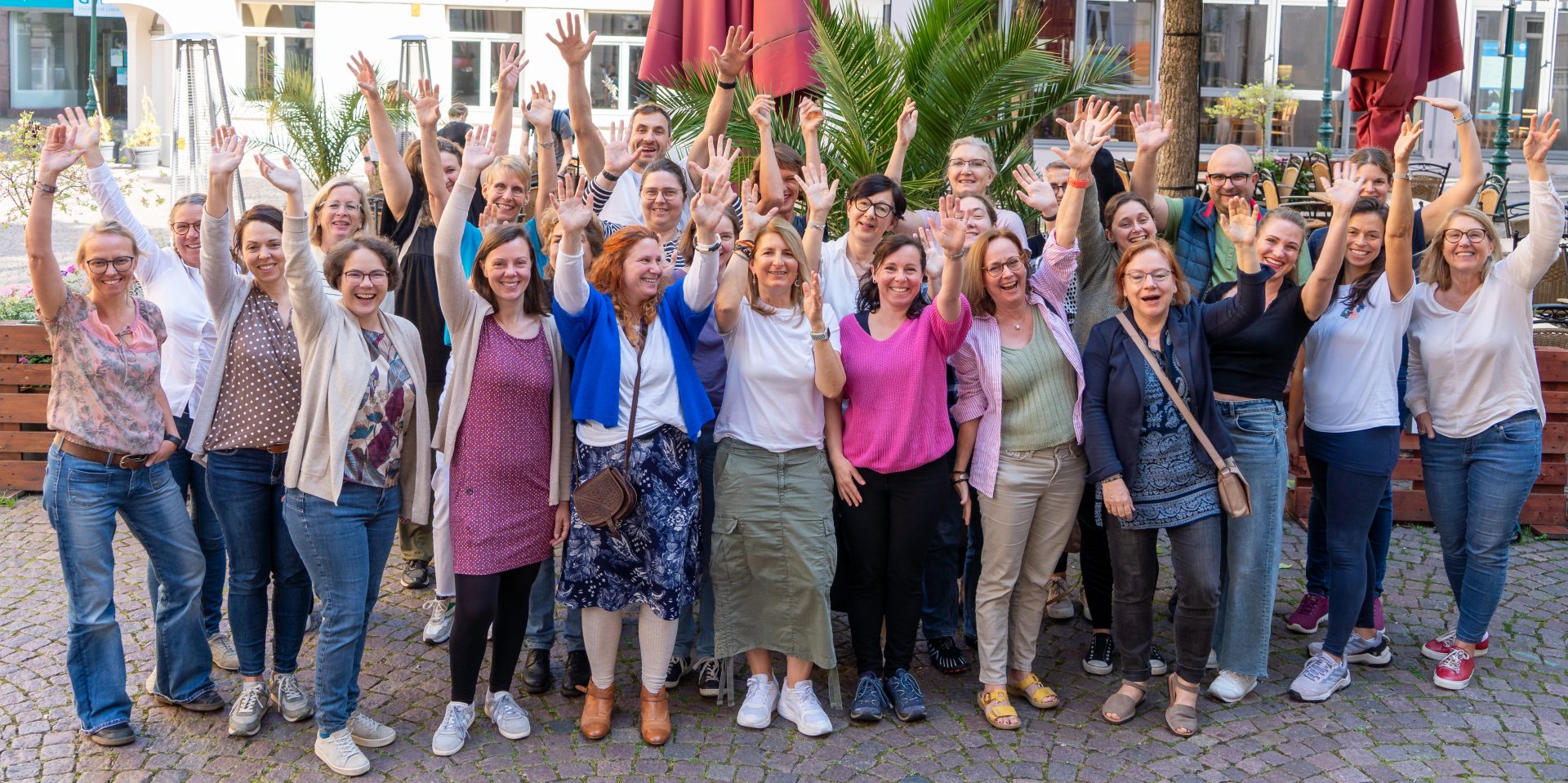 Das ScienceLab-Team – Kursleiter und Kursleiterinnen und freuen sich auf Ihre Nachricht.